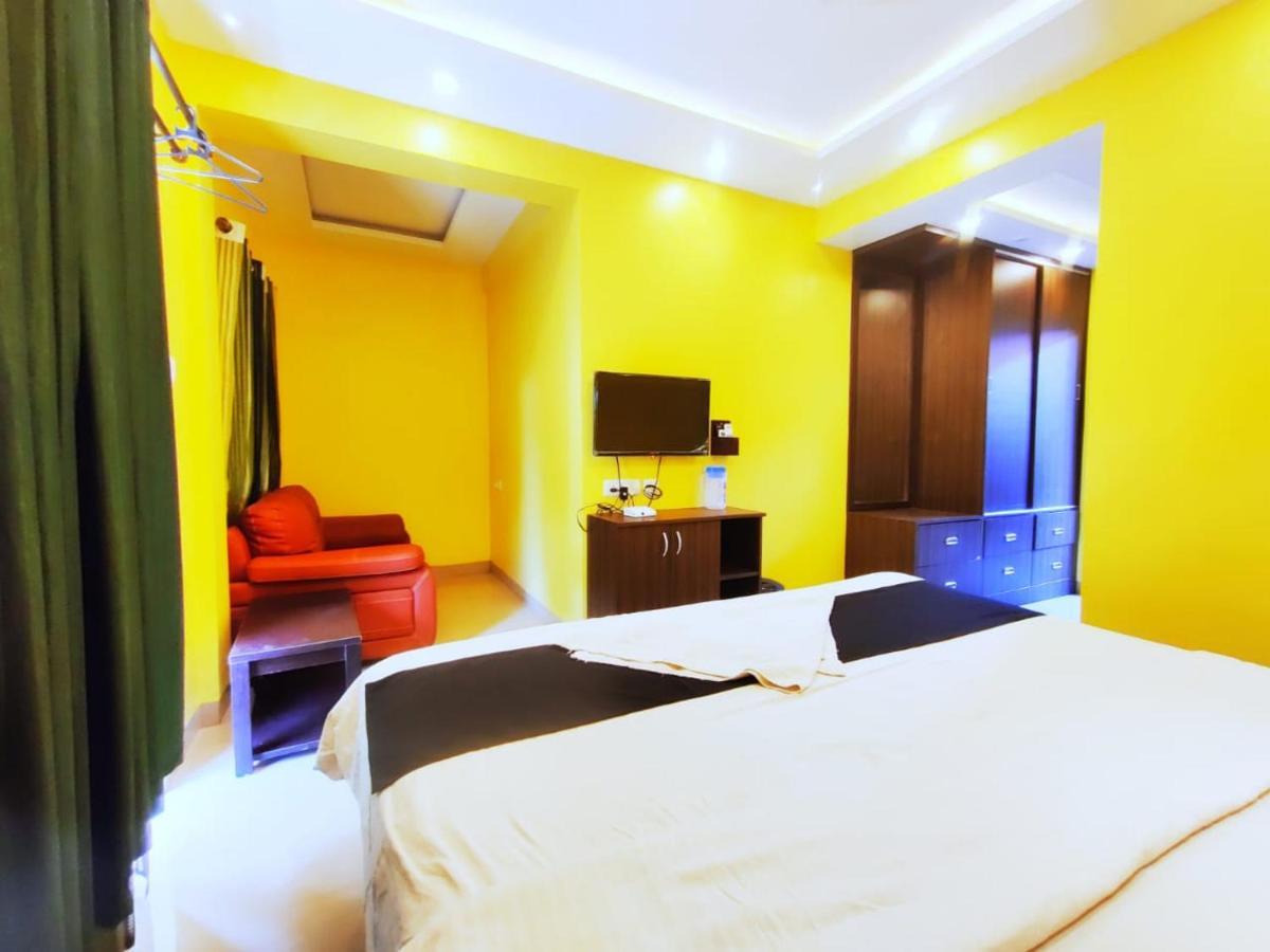 Adam'S Beach Resort By Banda Trips Resort Baga