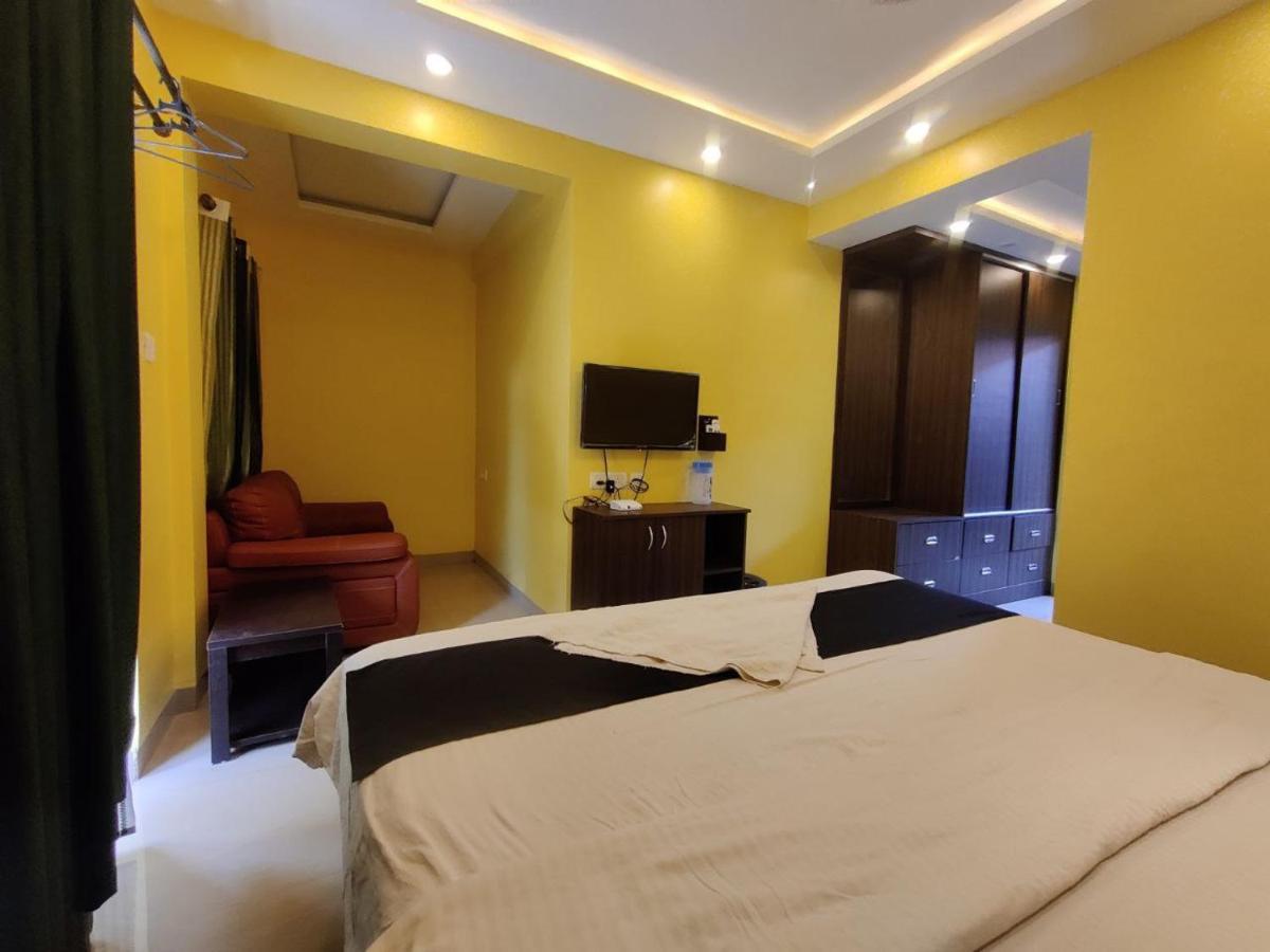 Adam'S Beach Resort By Banda Trips Resort 3*