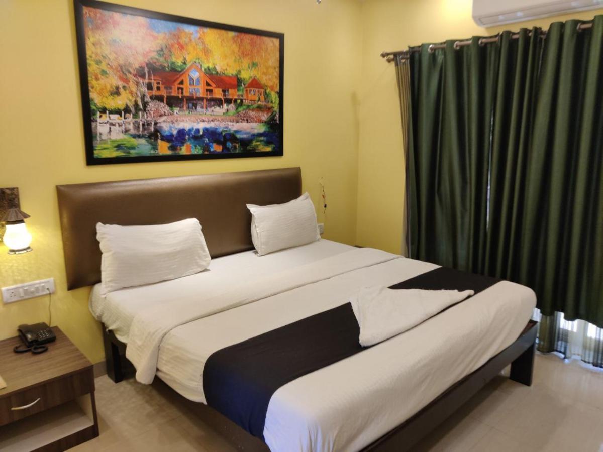 Resort Adam'S Beach Resort By Banda Trips Baga