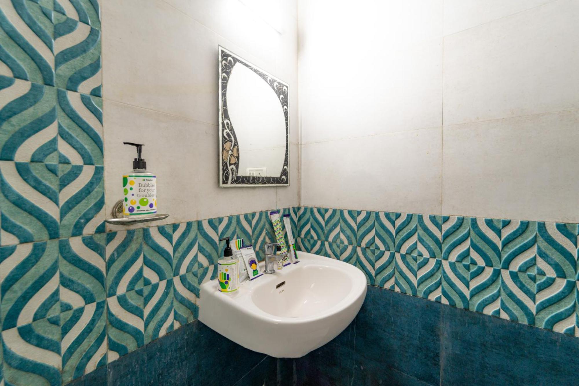 Adam'S Beach Resort By Banda Trips 3* Baga