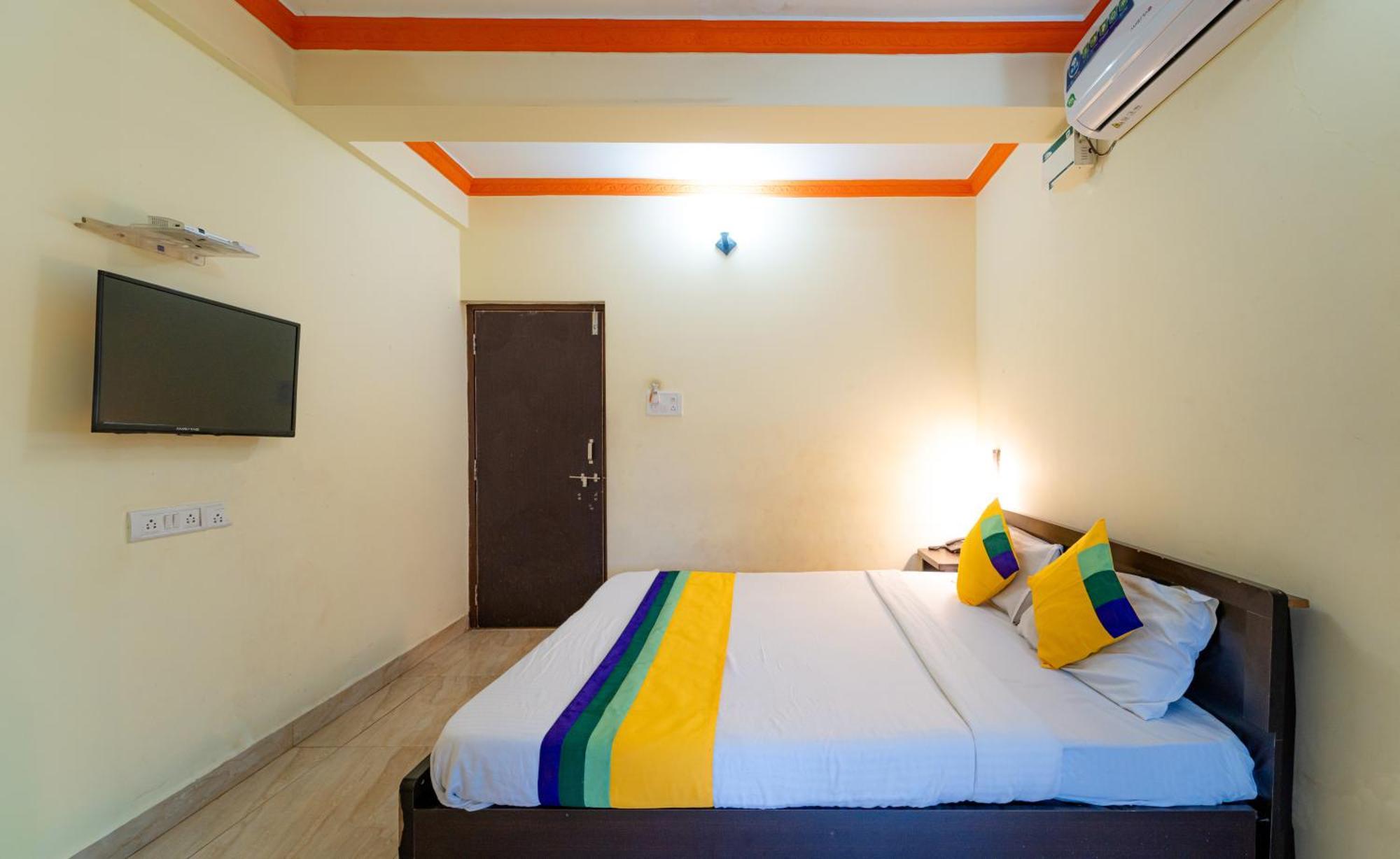 Resort Adam'S Beach Resort By Banda Trips