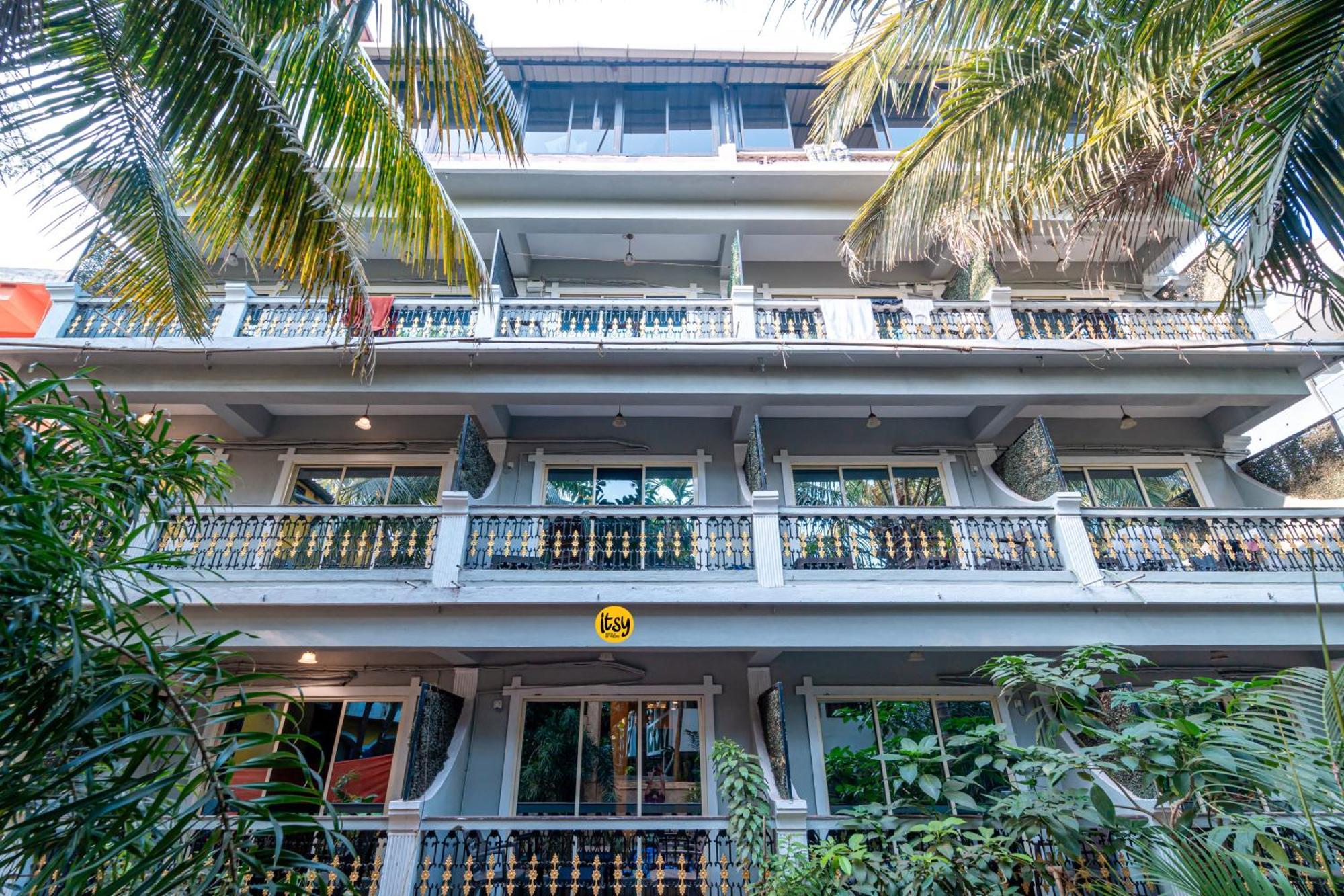 Adam'S Beach Resort By Banda Trips Resort Baga